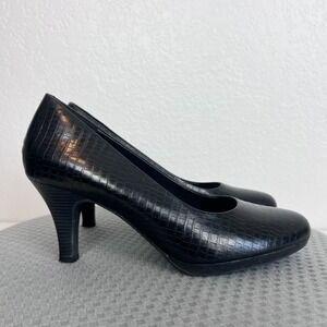 Clarks Artisan Tempt Appeal Pumps Womens 9 Black Croc Embossed Heels Career